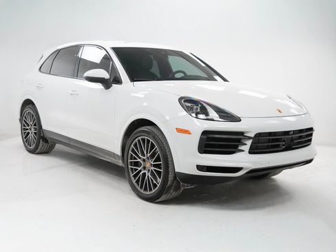 Certified 2023 Porsche Cayenne Platinum Edition image 8