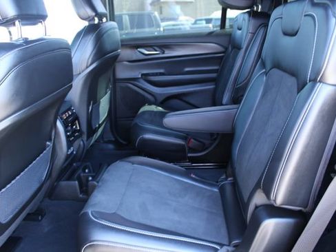 Used 2025 Jeep Grand Cherokee L Altitude AWD/4WD image 37