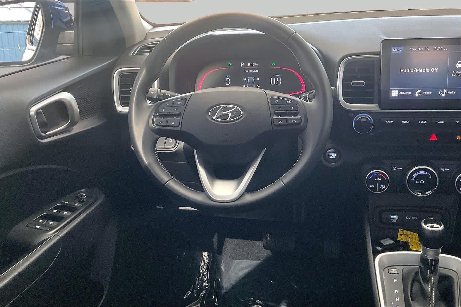 Certified 2025 Hyundai Venue SEL FWD image 6