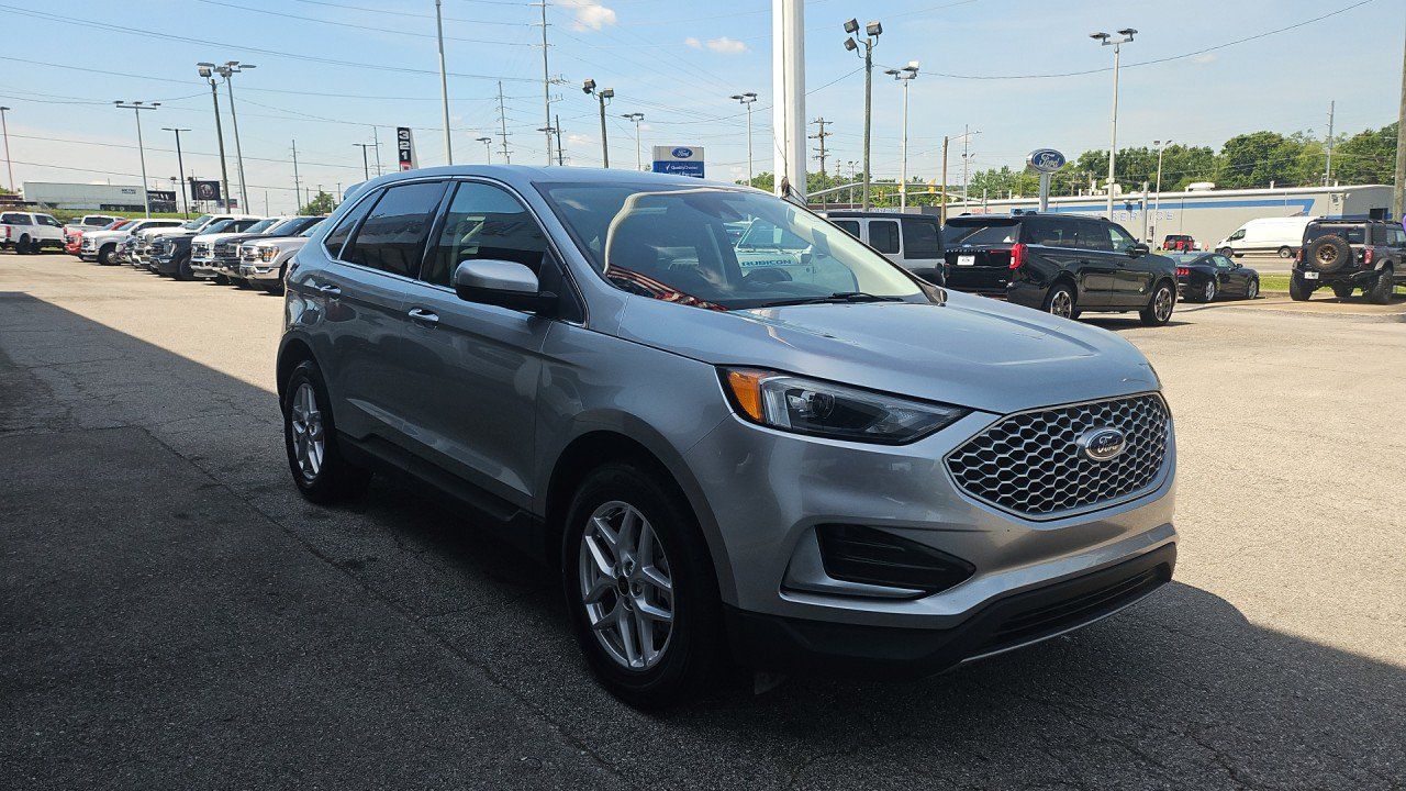 Used 2024 Ford Edge SEL AWD/4WD image 6