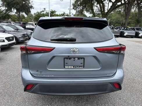 Used 2022 Toyota Highlander XLE FWD image 3