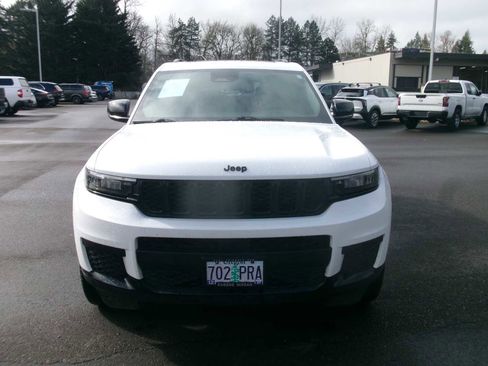 Used 2023 Jeep Grand Cherokee L Laredo image 8