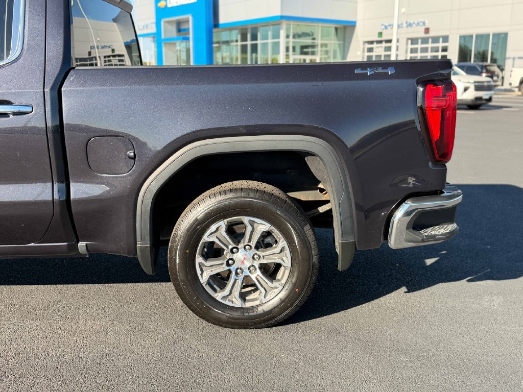Used 2025 GMC Sierra 1500 SLT AWD/4WD image 13