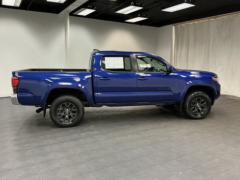 Used 2022 Toyota Tacoma SR5 w/ Black Out Package (TMS) AWD/4WD image 6