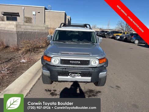 Used 2008 Toyota FJ Cruiser 4WD image 2