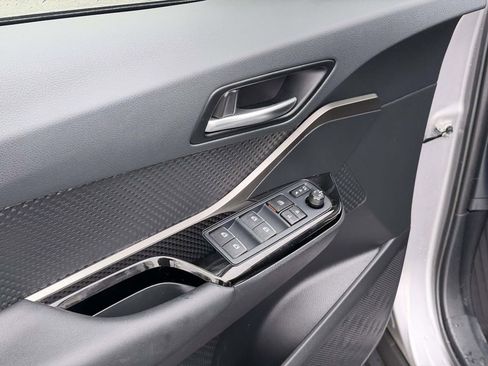 Used 2019 Toyota C-HR XLE image 18