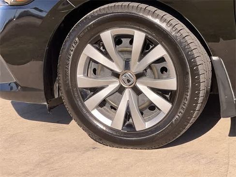 Certified 2022 Honda Civic LX image 9