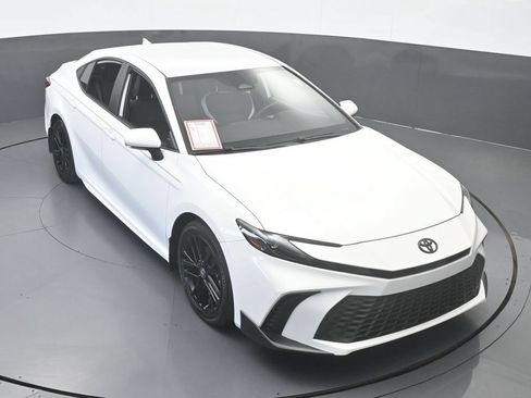Used 2026 Toyota Camry SE FWD image 58
