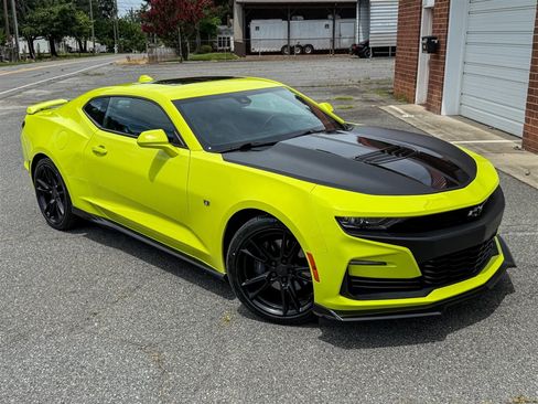 Used 2021 Chevrolet Camaro SS RWD image 30