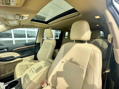 Used 2019 Toyota Highlander Limited AWD/4WD image 6