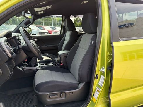 Used 2023 Toyota Tacoma TRD Off-Road w/ Advanced Technology Package AWD/4WD image 10