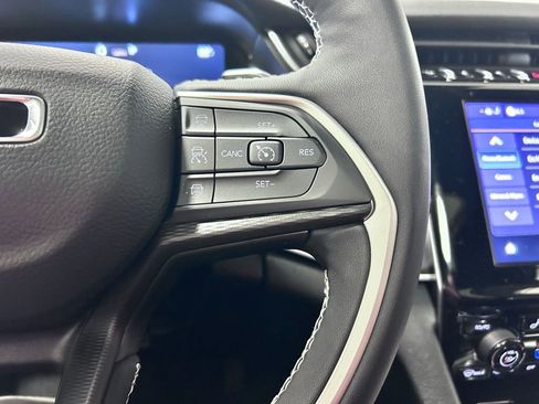 Used 2025 Jeep Grand Cherokee Altitude AWD/4WD image 10