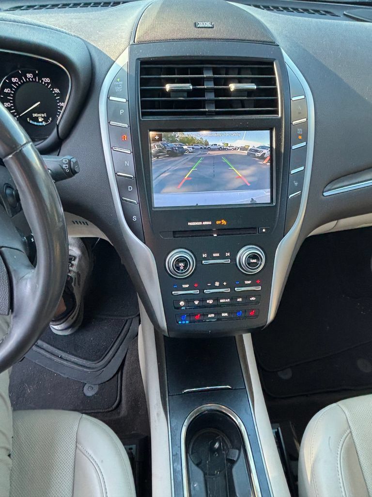 Used 2019 Lincoln MKC Reserve w/ MKC Technology Package FWD image 5
