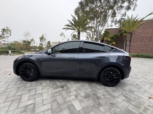 Used 2024 Tesla Model Y Long Range AWD/4WD image 9