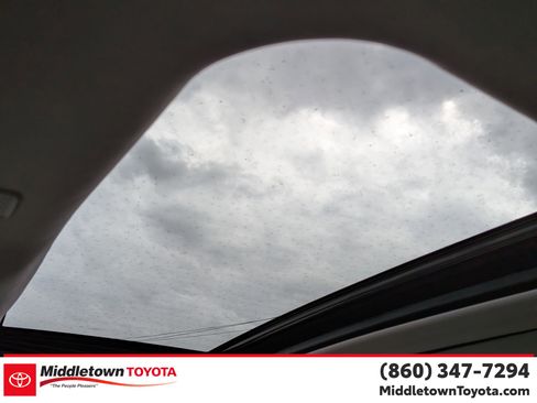 Used 2023 Toyota Highlander XLE image 28