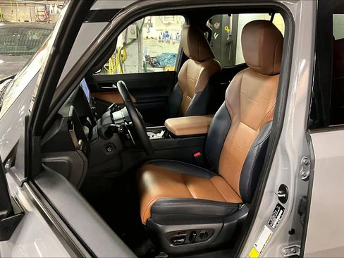 Used 2024 Lexus GX 550 w/ Accessory Package (Z1) image 9