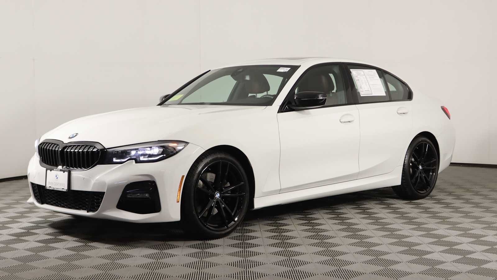 Used 2022 BMW 330i xDrive Sedan w/ M Sport Package AWD/4WD image 3