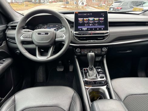 Used 2024 Jeep Compass Latitude w/ Convenience Group image 10