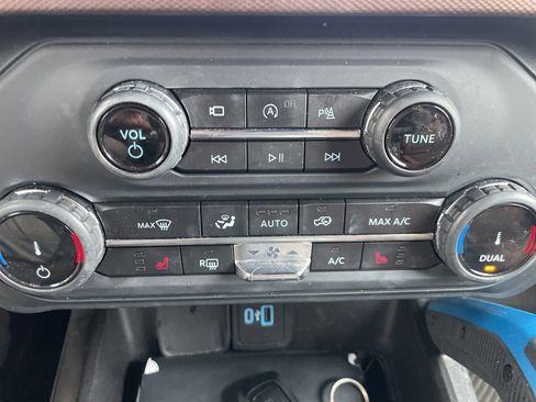 Used 2022 Ford Bronco Outer Banks w/ Sasquatch Package image 18