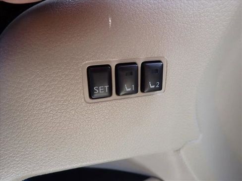 Used 2018 Nissan Rogue SL FWD image 12