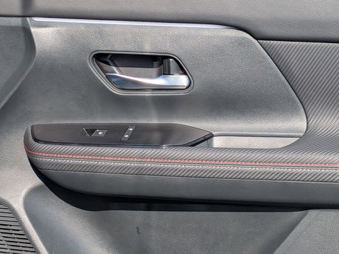 Certified 2025 Nissan Kicks SR image 31