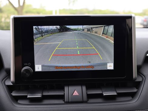 Certified 2025 Toyota RAV4 XLE FWD image 33