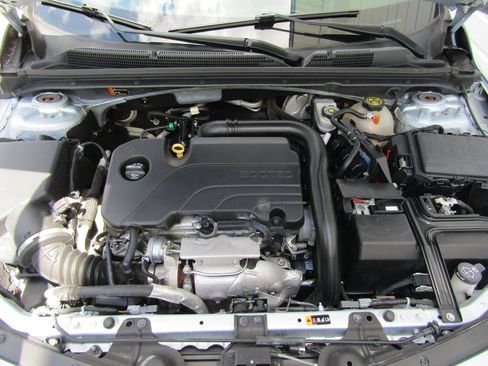 Used 2018 Chevrolet Malibu LT FWD image 25