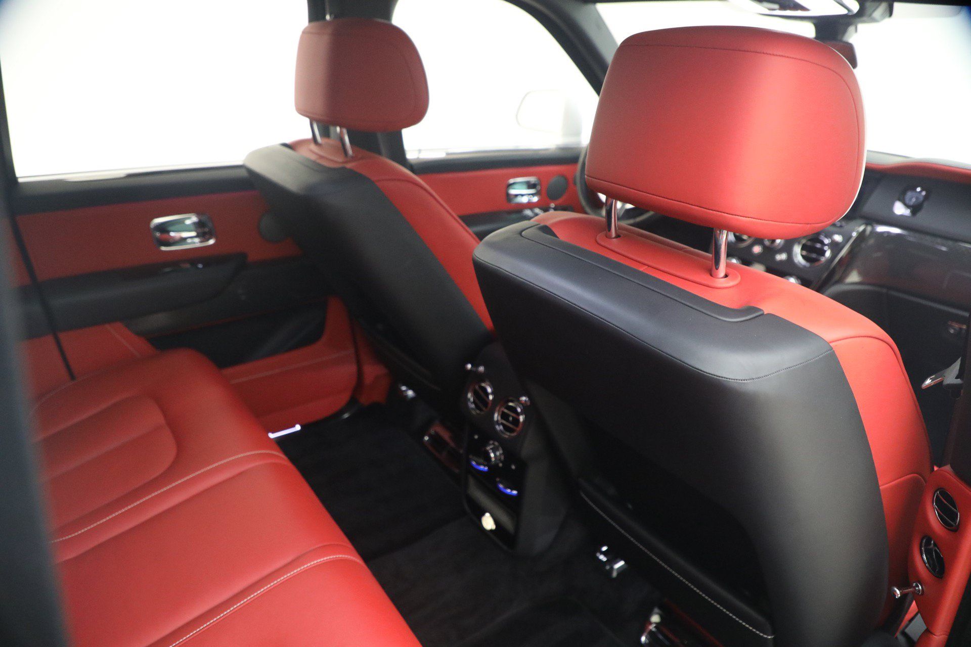 Certified 2021 Rolls-Royce Cullinan Black Badge AWD/4WD image 26