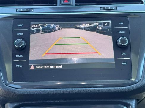 Used 2022 Volkswagen Tiguan SE w/ Panoramic Sunroof Package image 23