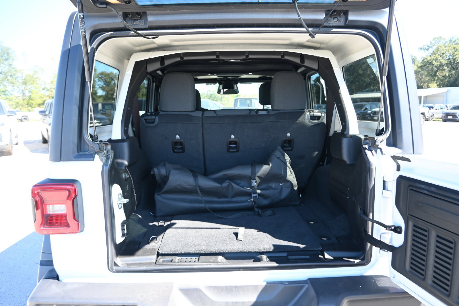 Used 2026 Jeep Wrangler Unlimited Rubicon AWD/4WD image 24