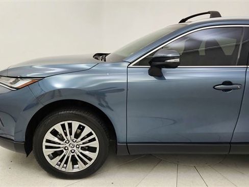 Used 2023 Toyota Venza Limited image 7