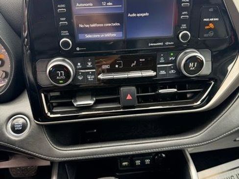 Used 2021 Toyota Highlander LE image 18