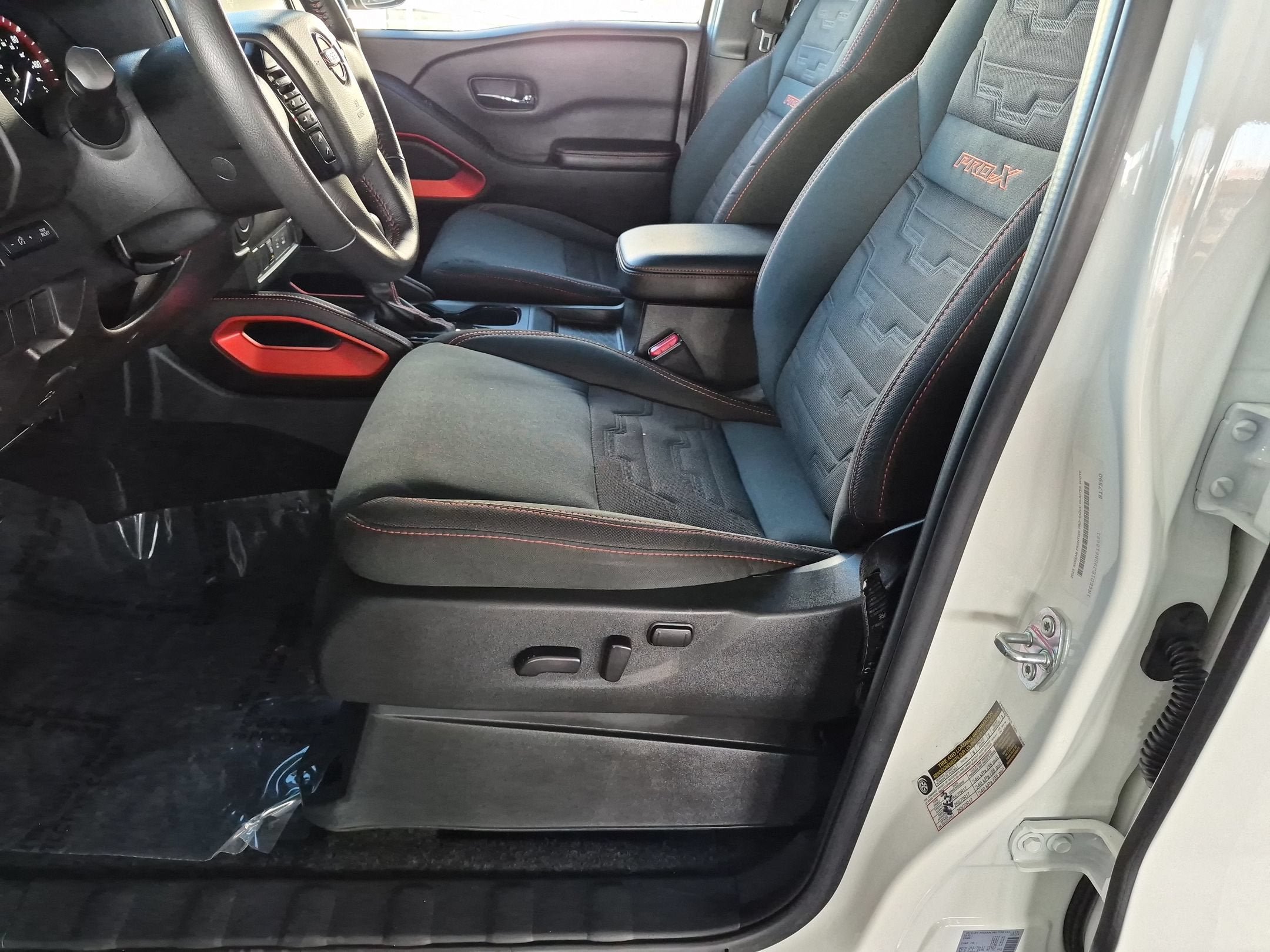 Used 2025 Nissan Frontier Pro-X RWD image 13