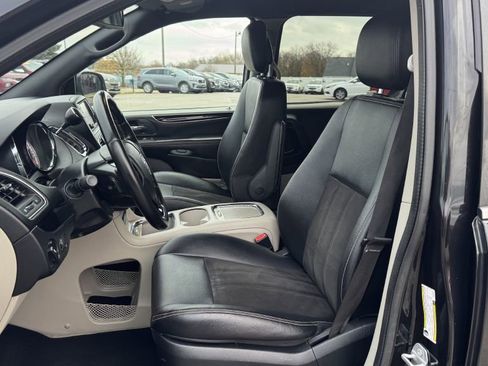 Used 2020 Dodge Grand Caravan SXT image 14