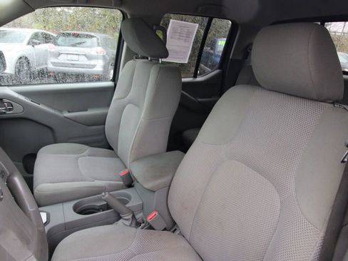 Used 2020 Nissan Frontier SV image 13