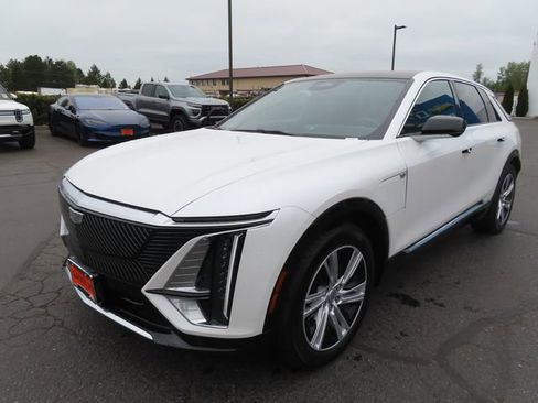 Used 2024 Cadillac Lyriq Tech AWD/4WD image 3