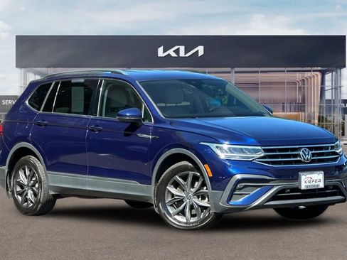 Used 2023 Volkswagen Tiguan SE AWD/4WD image 2