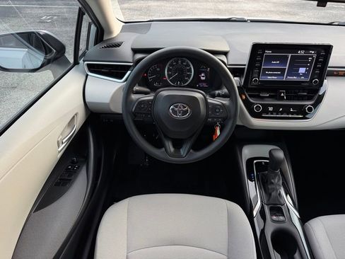 Used 2021 Toyota Corolla LE image 19