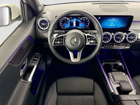 Used 2022 Mercedes-Benz GLB 250 4MATIC image 10
