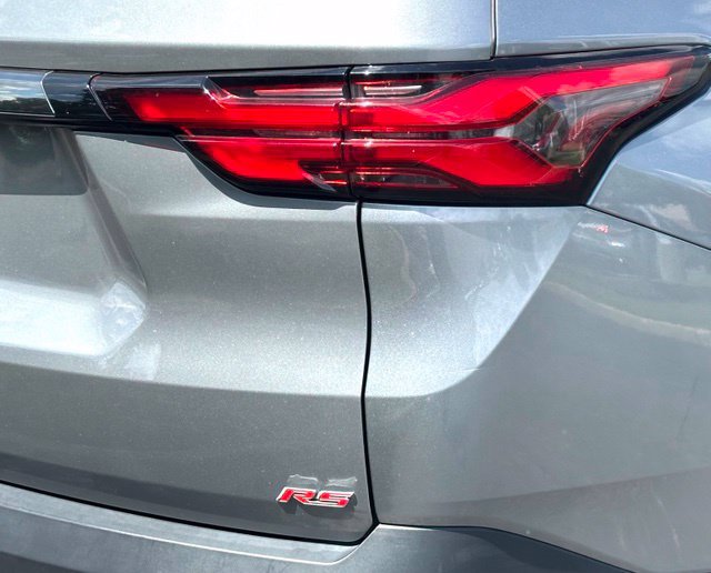 Used 2023 Chevrolet Traverse RS FWD image 11
