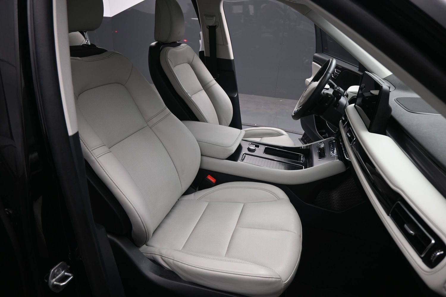 Used 2025 Lincoln Aviator 2WD image 27