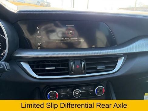 Used 2024 Alfa Romeo Stelvio Veloce image 38