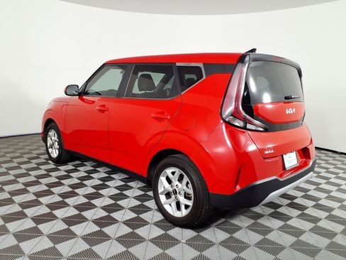 Used 2023 Kia Soul LX w/ LX Technology Package FWD image 6