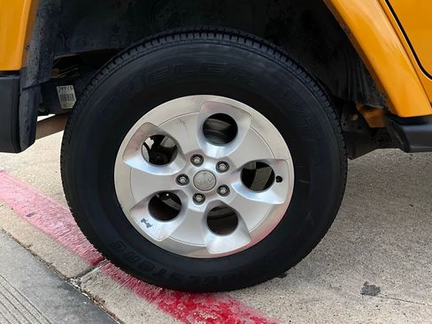 Used 2014 Jeep Wrangler Unlimited Sahara w/ Connectivity Group image 9