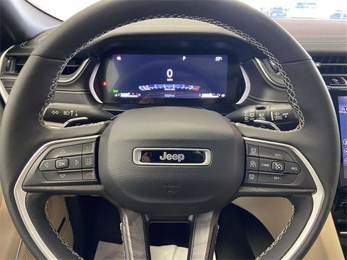 Used 2024 Jeep Grand Cherokee L Limited w/ Luxury Tech Group II image 31