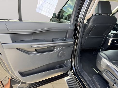 Used 2024 Ford Expedition Max XLT image 19