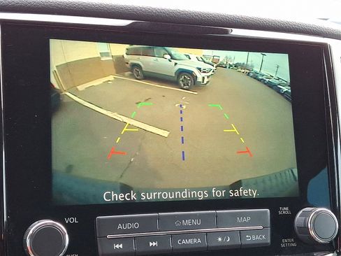 Used 2021 Nissan Titan SV w/ SV Convenience Package image 16