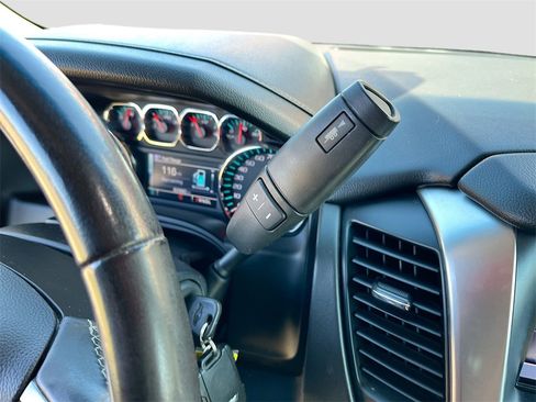Used 2017 Chevrolet Suburban LT image 16