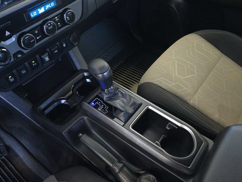 Used 2023 Toyota Tacoma TRD Off-Road w/ Technology Package AWD/4WD image 27