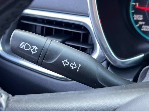 Used 2018 Chevrolet Equinox LT FWD image 33